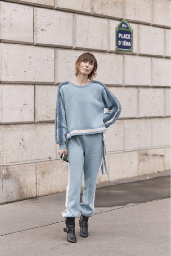 裤脚塞靴子好还是卷起来好,裤脚塞靴子