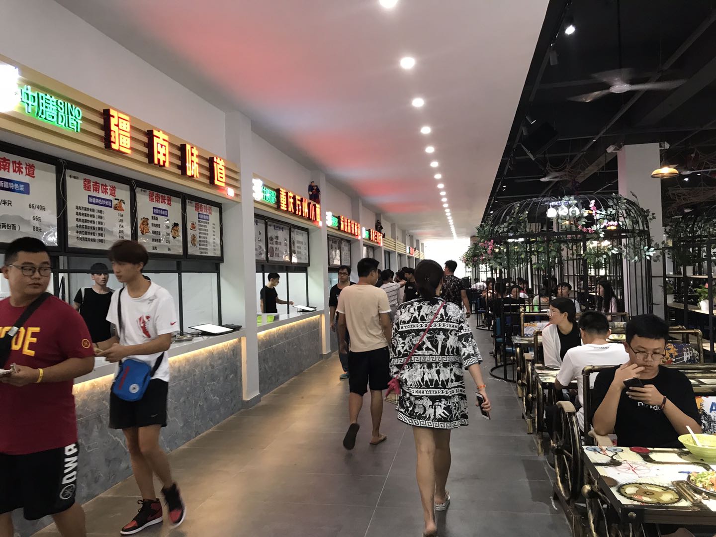 学生食堂承包经营方案,关于学校食堂承包和自营的方案