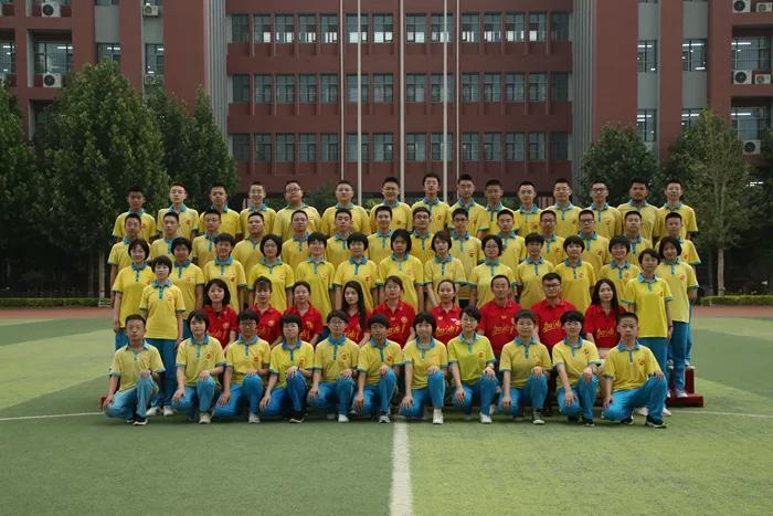 凝聚集体力量的班徽,团结友爱拼搏进取班徽