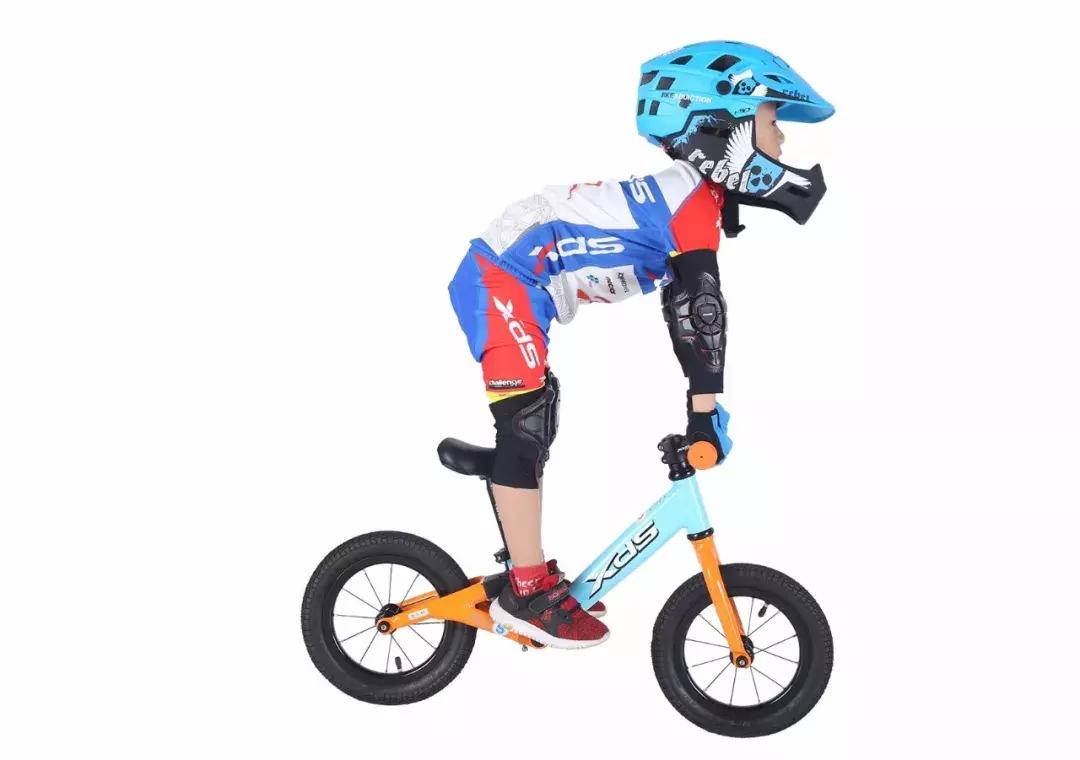 儿童滑步车教学教案,儿童滑步车骑行姿势练习