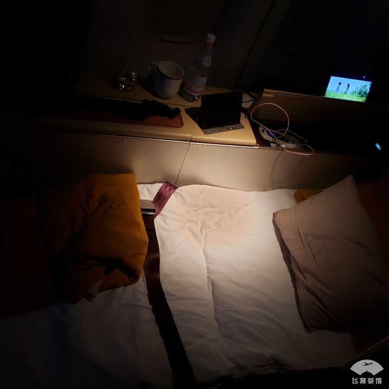 打卡泰航波音747头等舱，贴心空姐疯狂投喂，大龙虾鱼子酱吃到撑