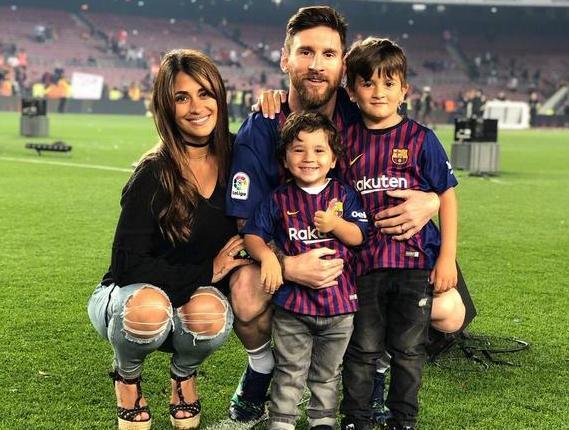 梅西离大力神杯就差了几厘米,梅西离大力神杯一步之遥