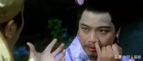 为啥网上买的化妆品和实体店不一样？看完很震惊