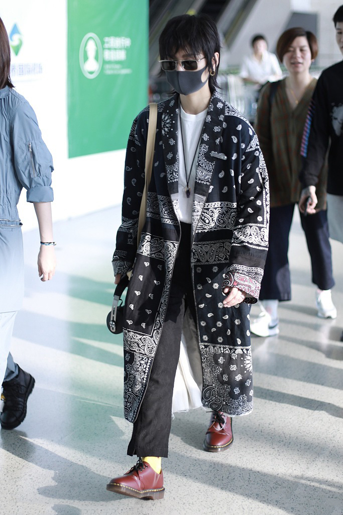 华晨宇周笔畅方大同阿兰综艺,周笔畅复古风服装