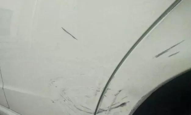 车漆上的黄点怎么去除,黄点渗入车漆怎么去除