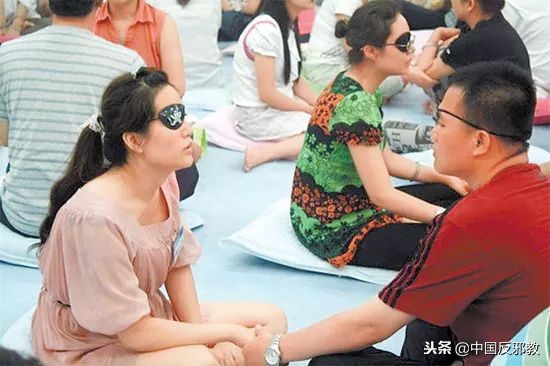 他们竟用瑜伽宣扬色情、发展*教邪**，健康的外表下包裹着邪恶的心