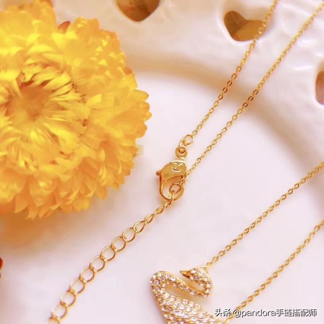 施华洛世奇黑天鹅和银天鹅哪个贵,施华洛世奇黑天鹅项链推荐视频