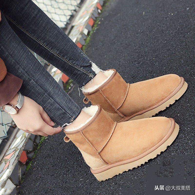 冬季女生穿雪地靴,冬天穿雪地靴好看吗