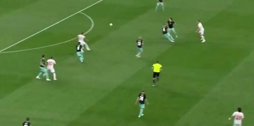 17岁首秀，他在国家队一直踢到37岁！还在祖国建俱乐部培养年轻人