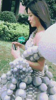 搞笑gif趣图姑娘有话好好说别动手,开心一刻gif搞笑动图