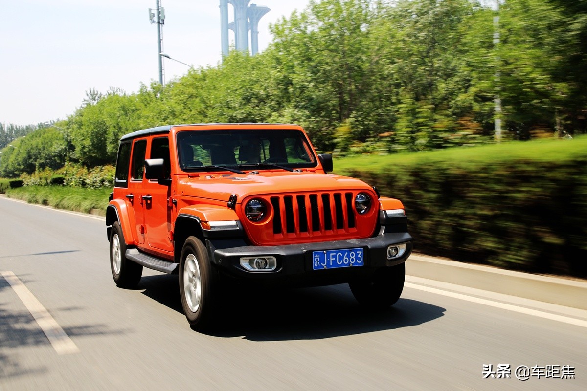 感受牧马人第一视角,牧马人沉浸式体验白色内饰