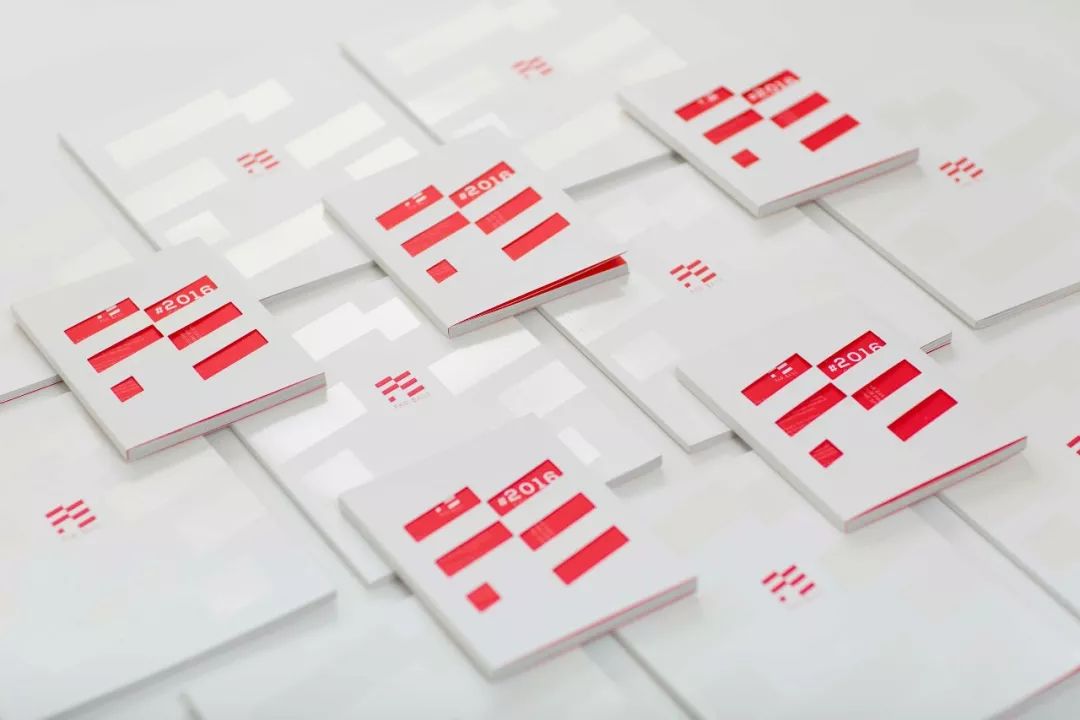 公司画册封面简单大气,红色画册封面手绘简约大气