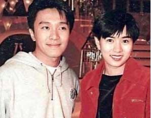 周星驰莫文蔚相恋多久,周星驰朱茵以前关系