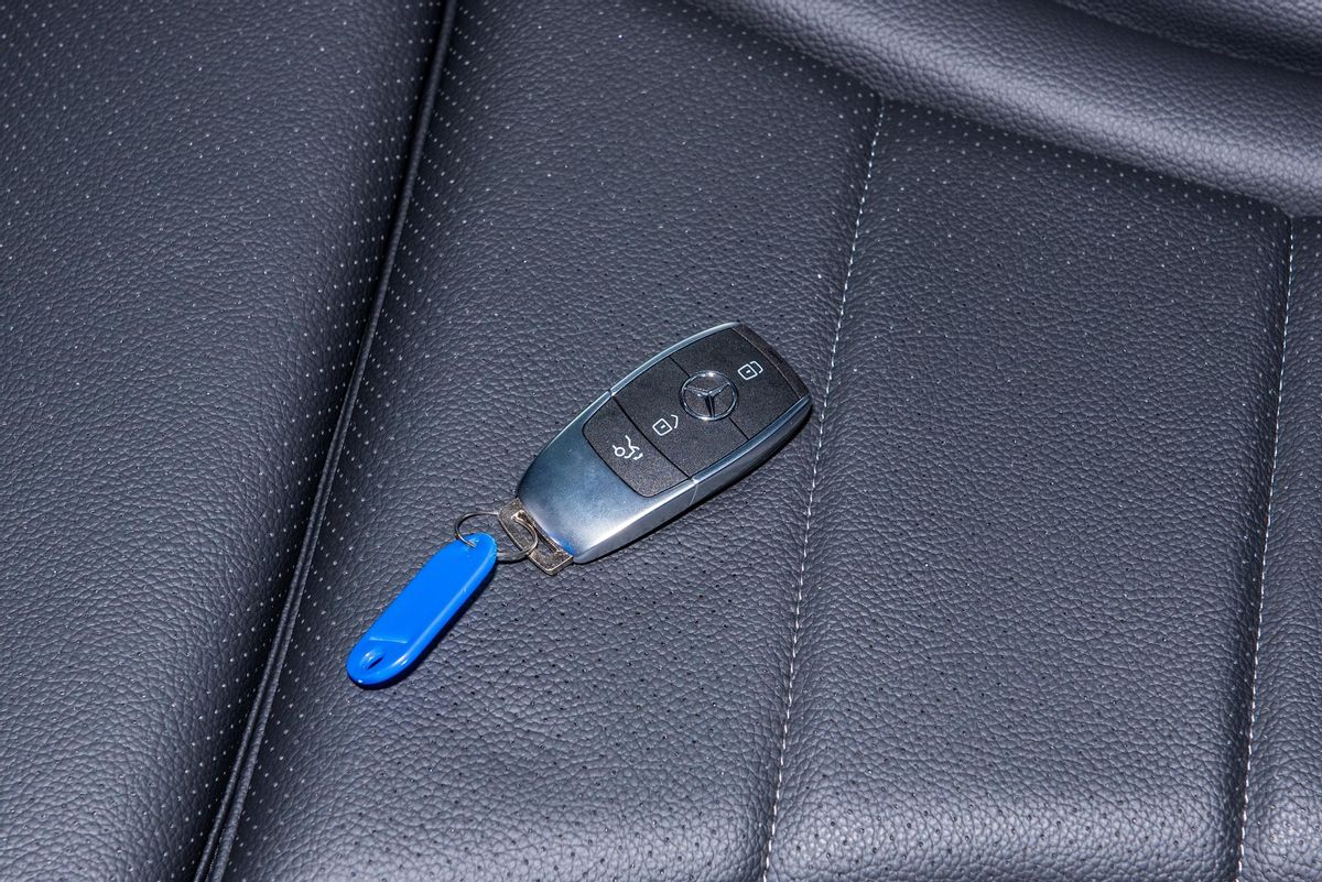 奔驰c级无钥匙进入没反应,奔驰c级钥匙锁不上怎么办