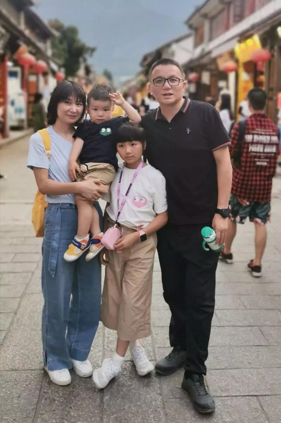 他们就像世界的两极,却爱得惊天动地,坚如磐石……