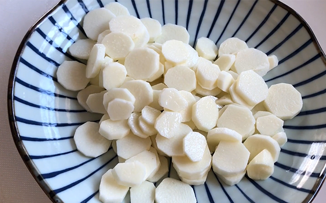 山药这样做软糯香甜好吃到转圈圈,用糯米粉山药制作美食简单又好吃