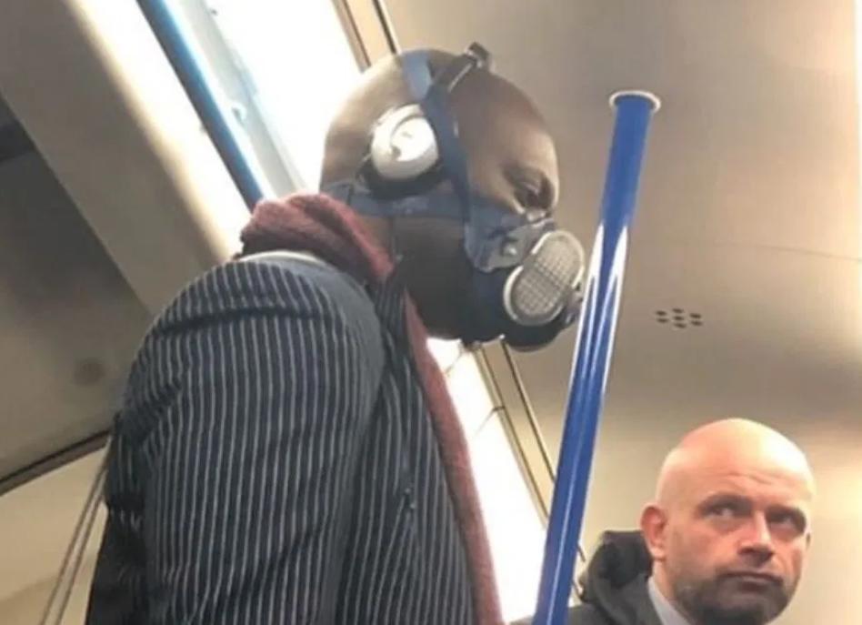 英国防护口罩头套,英国民众抗疫戴口罩