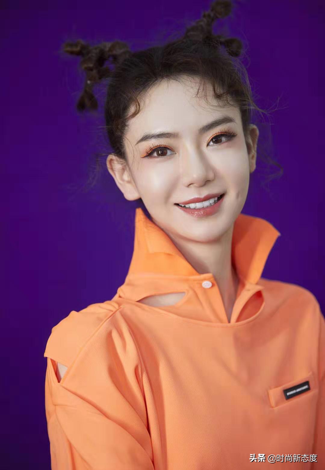 戚薇造型复古卷发教程,戚薇烟熏妆发型