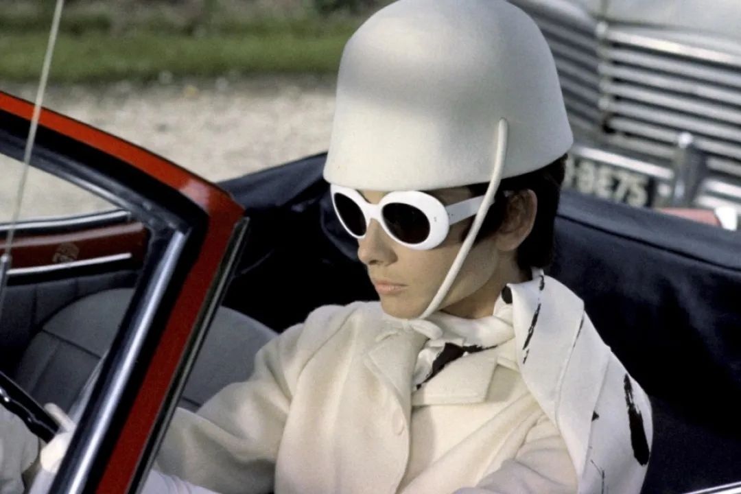 圆脸女生怎么选墨镜,圆脸女生如何选择大牌眼镜