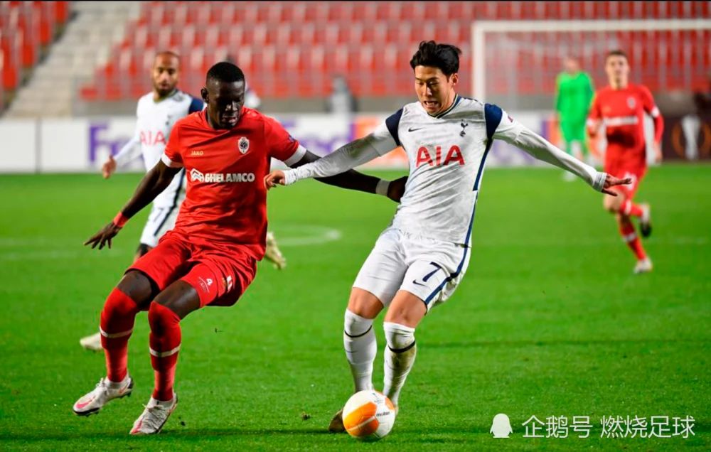 孙兴慜双响热刺3-0晋级足总杯16强,热刺1:0富勒姆孙兴慜犯规