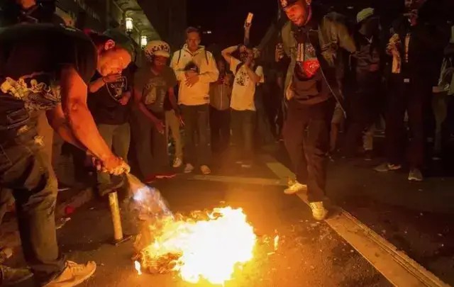 爱恨交加！现役五大焚烧球衣排行榜，乔治超越詹姆斯勇夺榜首