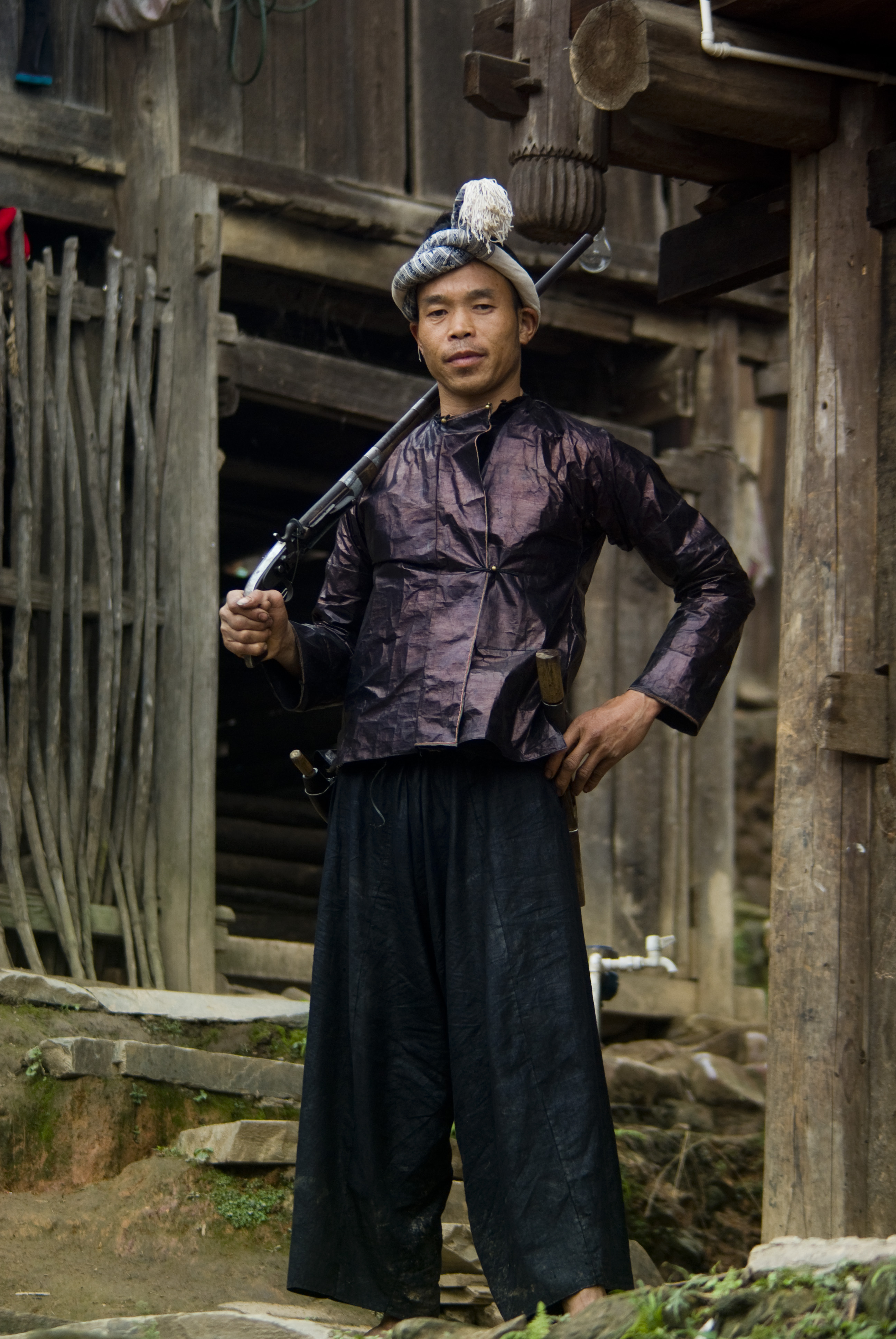 岜沙苗寨男人,岜沙苗寨男子发型