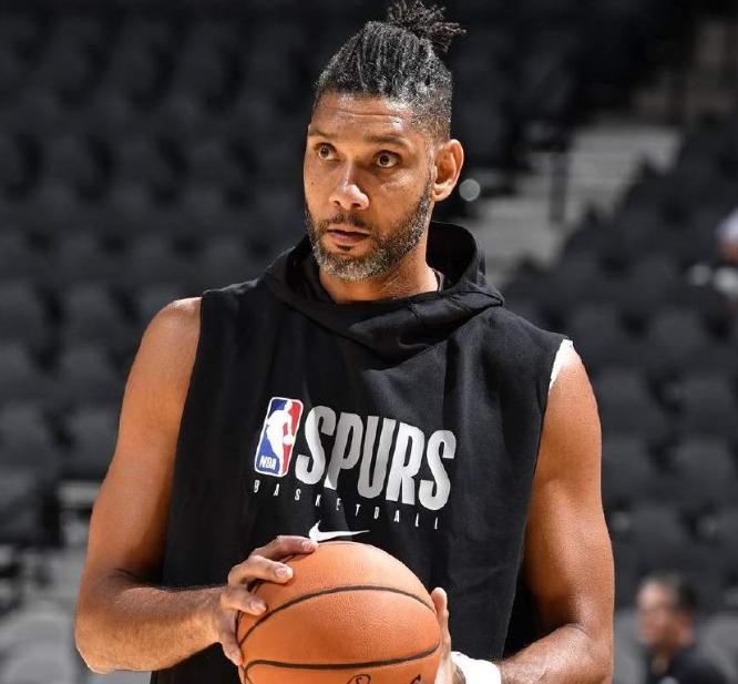 邓肯退役脏辫,邓肯留脏辫帅呆了