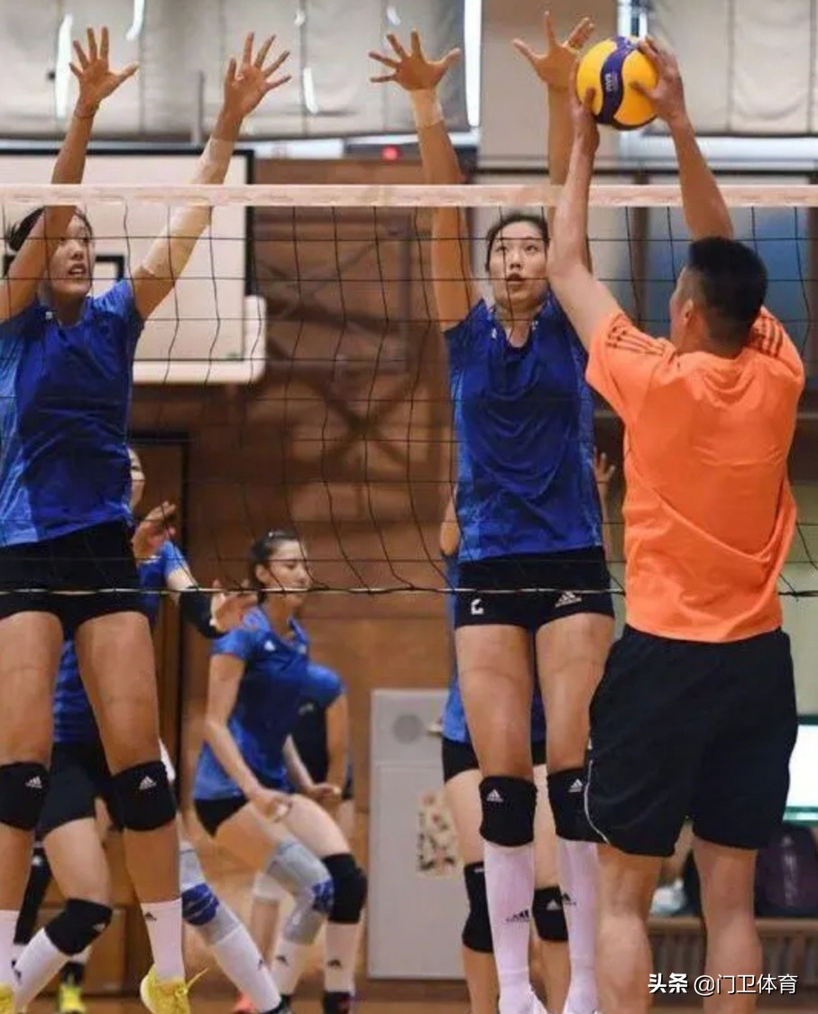 朱婷手上戴一根红绳,朱婷手指缠绷带方法