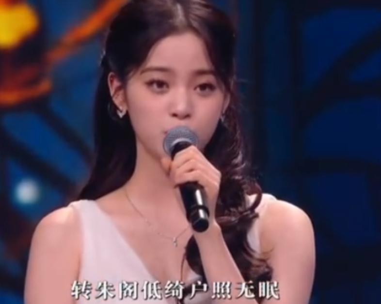 谢霆锋在台下看王菲和刘德华,谢霆锋看王菲表演