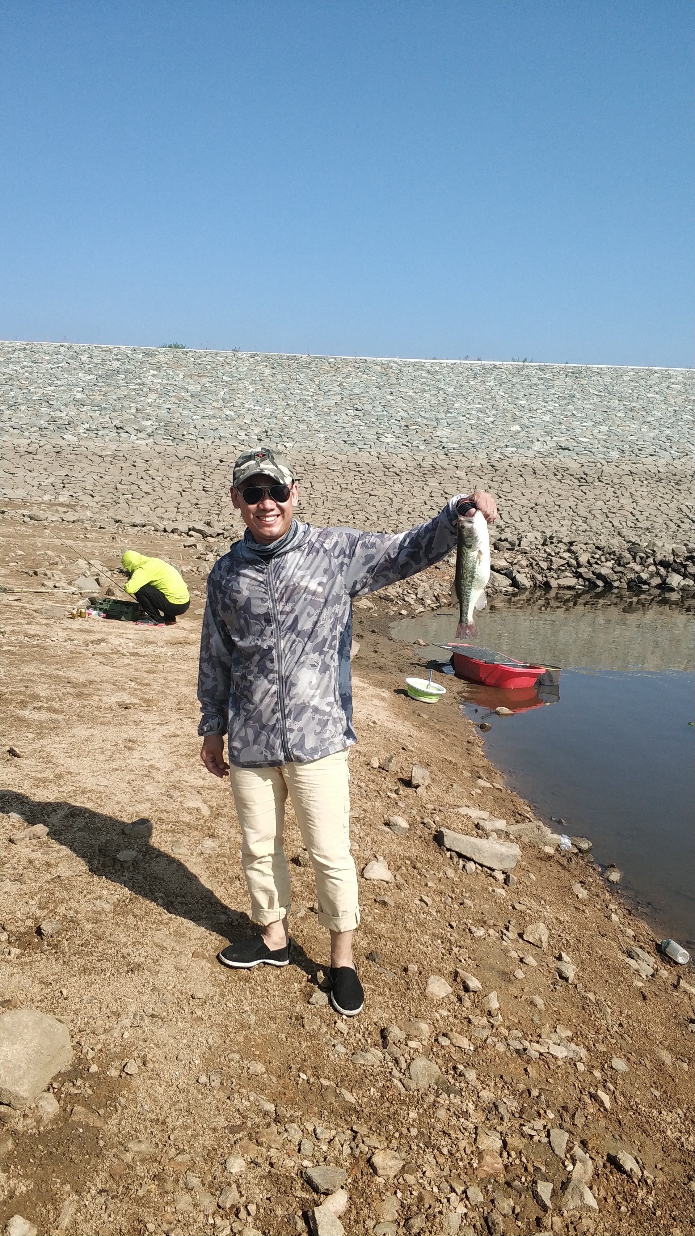 很惬意的路亚钓鱼,房车路亚野钓