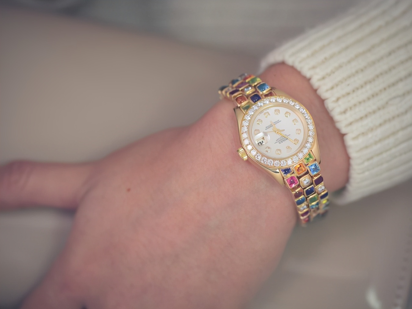 女性手表轻奢品牌,适合年轻女性戴的手表品牌