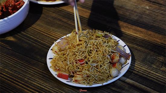 蒜蓉小龙虾肉质q弹吮指美味,充满味蕾的蒜香小龙虾