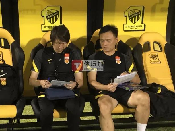 国足赶赴阿布扎比,国足队长蒿俊闵里皮