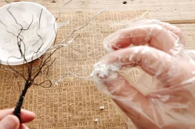 80后夫妇将破旧小宅爆改“复古咖啡厅”，95%家具都是自己打造