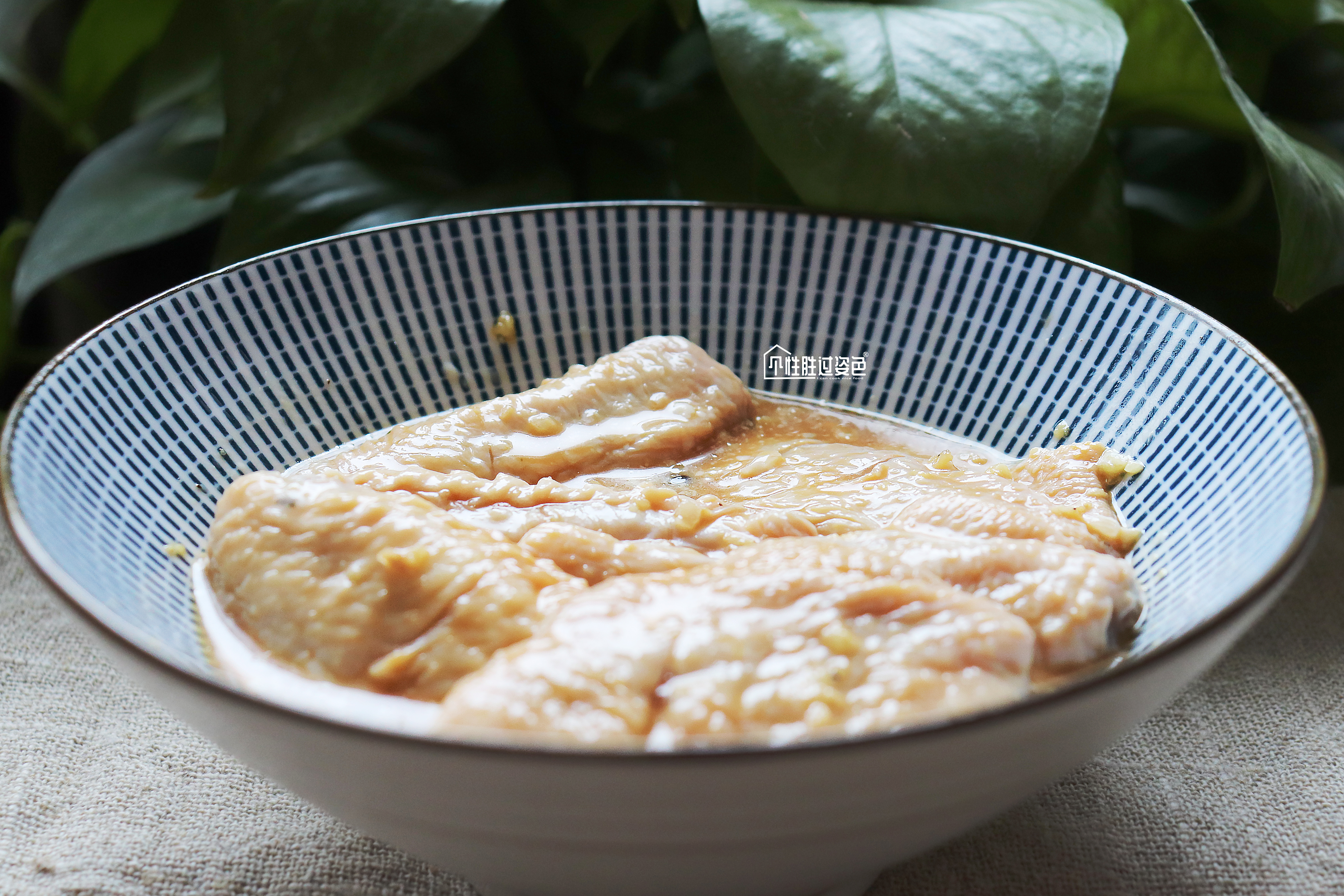 空气炸锅炸鸡翅面粉面包糠,炸鸡翅的家常做法裹面粉面包糠