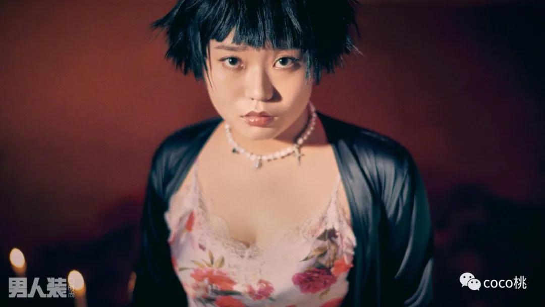 《男人装》的封面，拍的是越来越让人迷惑了