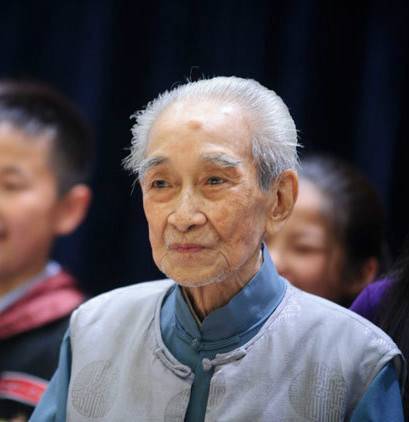 最受争议国学大师南怀瑾：被李敖骂*子骗**，小学肄业，95岁终老太湖