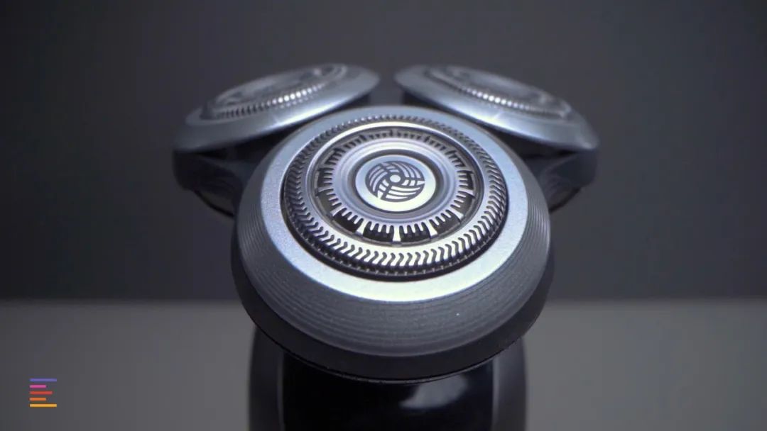 电动剃须刀价格贵的到底好在哪里,价格相差100倍的电动剃须刀