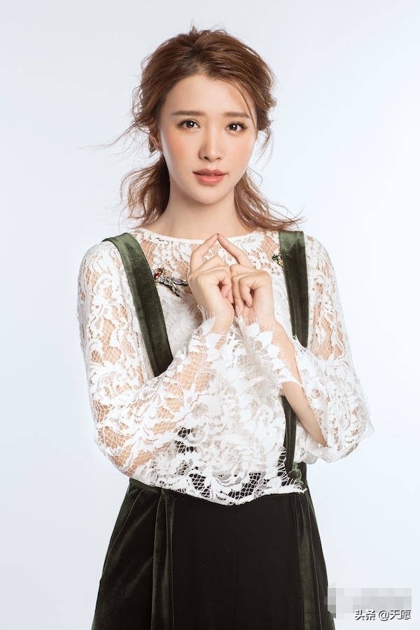 刘美西子乍一看还以为是一个日本人的名字,其实她是刘亦菲的别名