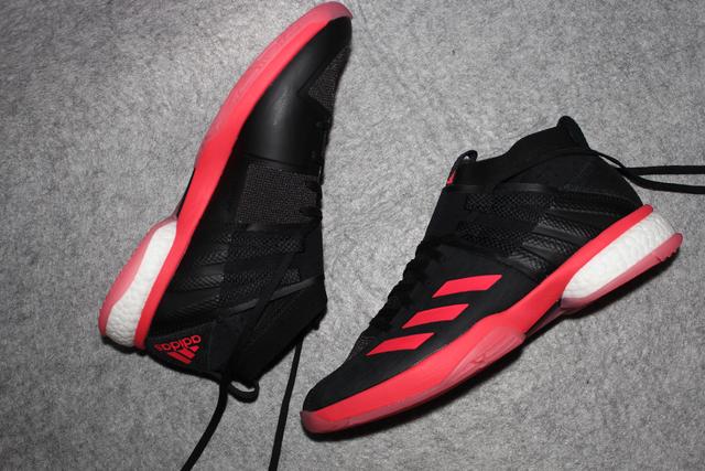 穿上就不想再脱的Q弹，阿迪达斯羽毛球鞋评测