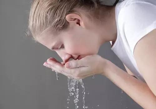 30岁淡化细纹眼纹用什么护肤套装,女士护肤三件套淡斑淡化细纹