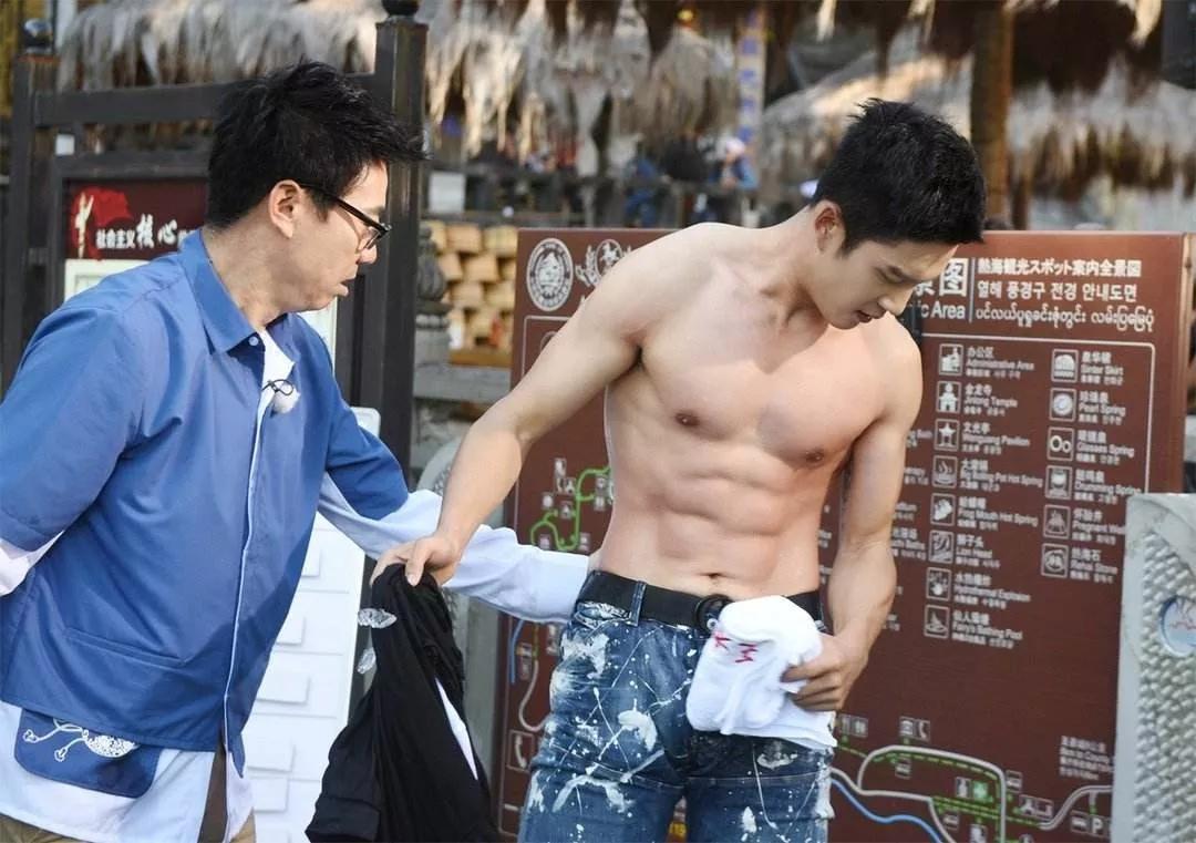 李现有没有腹肌,李现的真腹肌