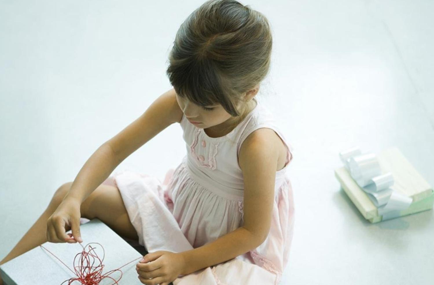 女童反复长红疙瘩,4岁女宝脸上起癣