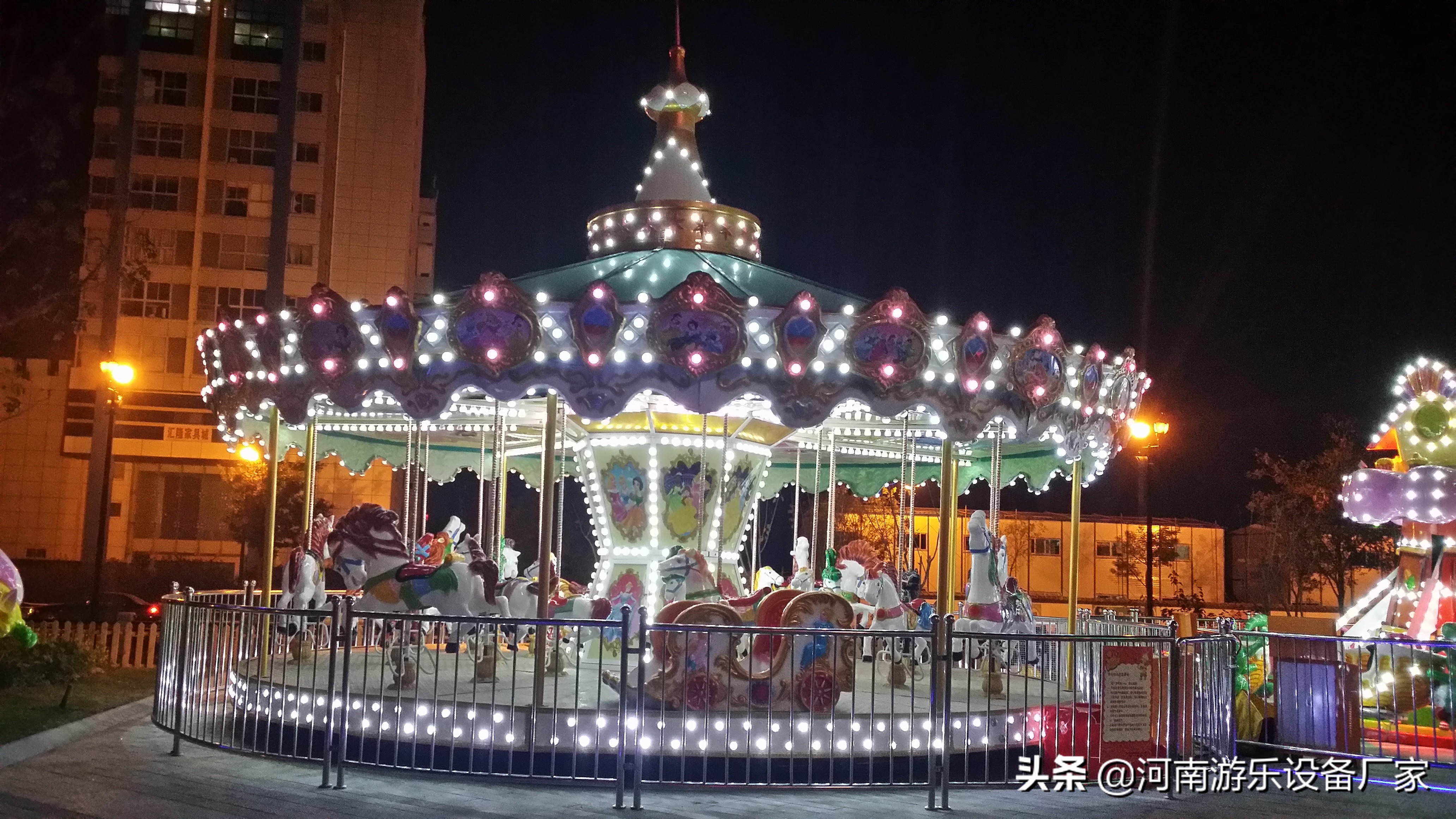 38座双层转马是不是大型游乐设备,游乐设备24座豪华转马
