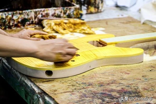 跟随帝声乐器参观世界著名吉他制造商之一Cort印度尼西亚工厂