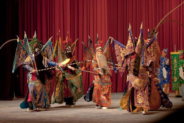 话题丨一百多年来，我们是怎样看电影的？