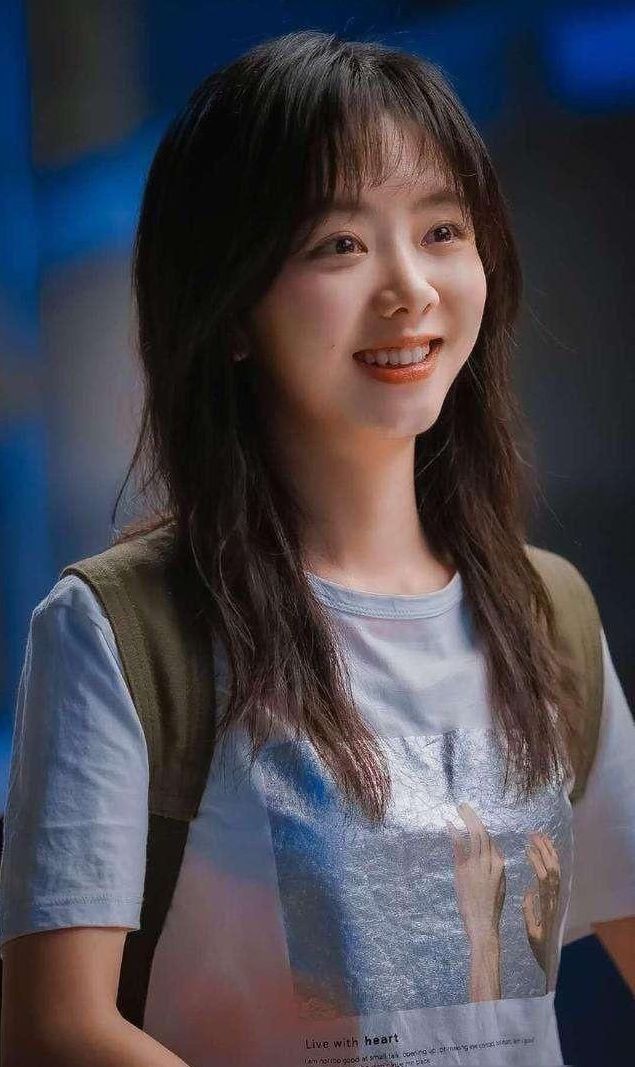 圆脸型与发型搭配女生,圆脸女生怎么通过发型来提升颜值