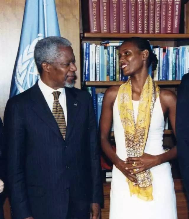 维密超模华莉丝：从底层黑人到顶级名模，远没有你想的那么简单