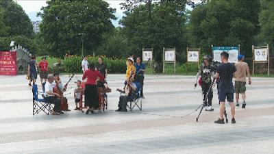 杩炲煄蹇棯鐜板満瑙嗛,杩炲煄琛楀ご蹇棯琛ㄦ紨