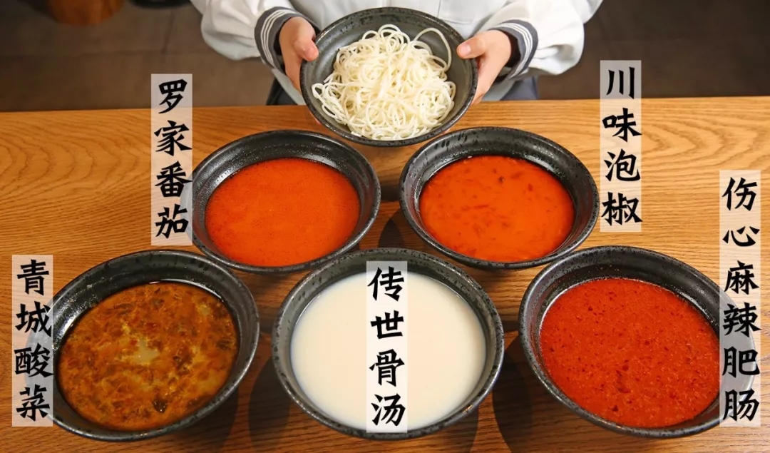 换着花样嗦粉才过瘾，一碗米粉，做出了十多种不同的味觉体验